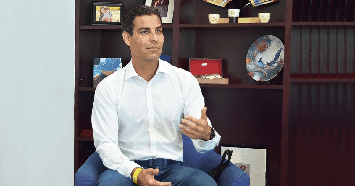Alcalde de Miami destaca el auge económico en medios nacionales