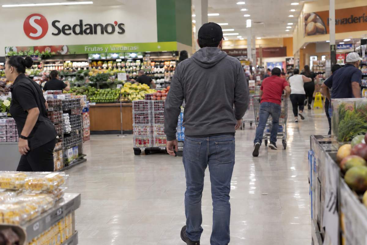 Pánico en supermercado Sedano's de Orlando por hombre armado